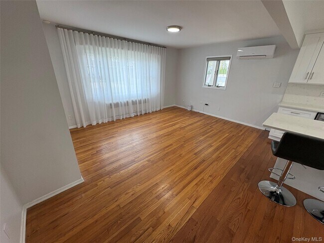 Foto del edificio - 37 Bainbridge Ave