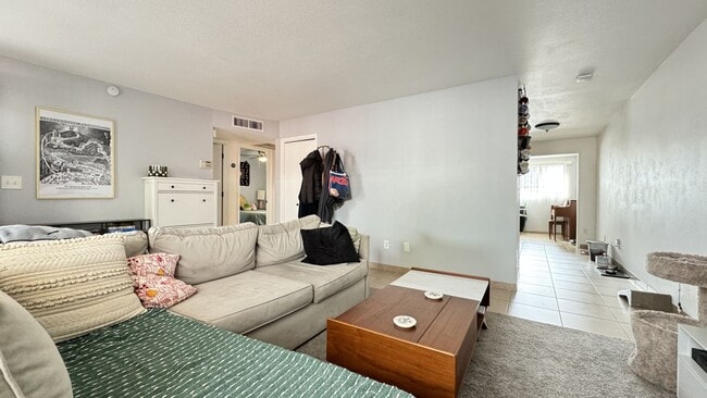 Building Photo - North Central (Stone and Roger) 2 bed, 2 b...