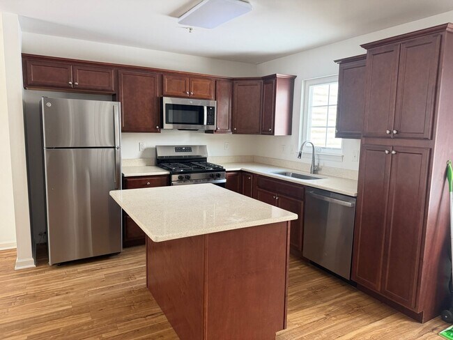 Foto del edificio - 12-12 Creekside Dr