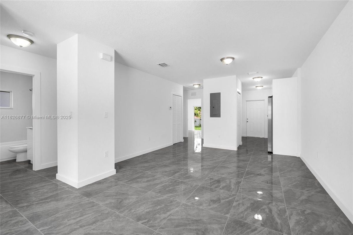 Primary Photo - 2448 NW 42nd St