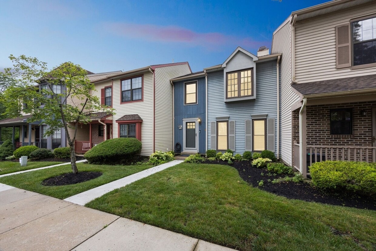 Primary Photo - Charming 2BR Townhome in Marlton