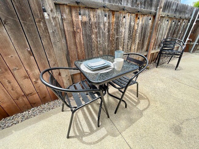 Unit comes with stylish acrylic dishes for use on patio, or for your convenience. - 4842 Barstow St