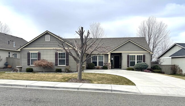 Foto del edificio - Beautiful Creekstone Home in Kennewick!