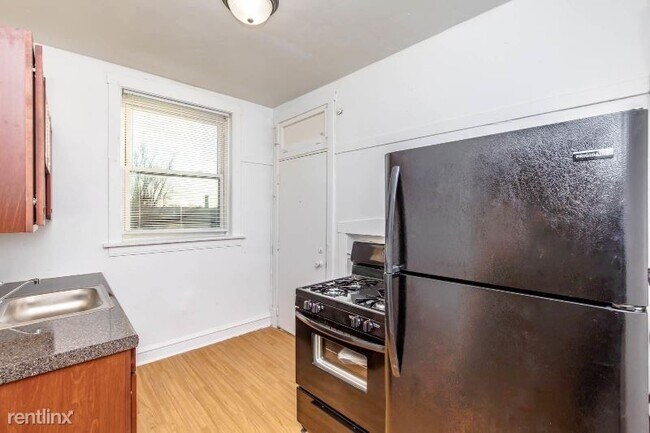 Building Photo - 2 br, 1 bath Apartment - 1409 W 80th St