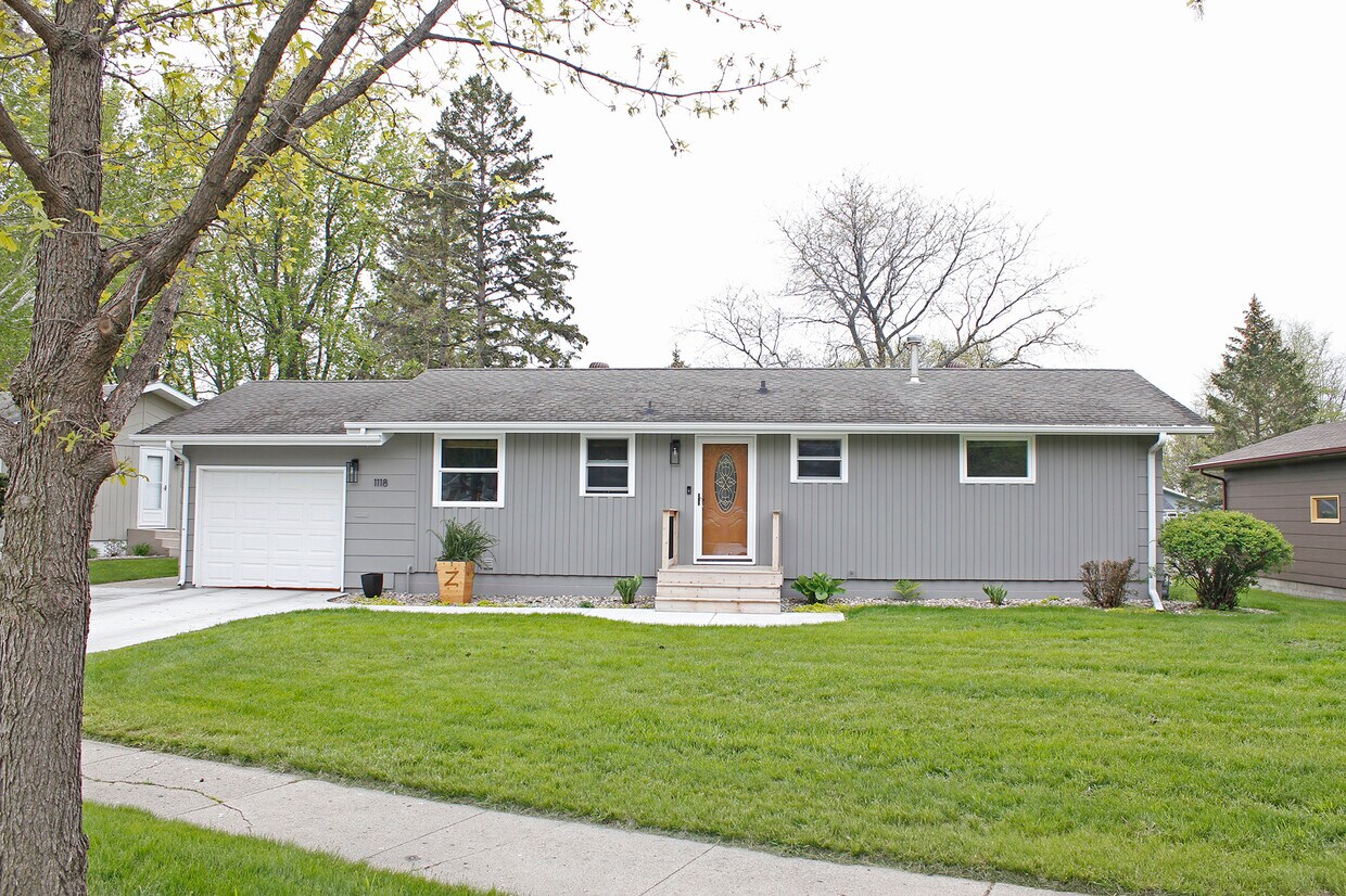1118 Forest St, Brookings, SD 57006 House Rental in Brookings, SD