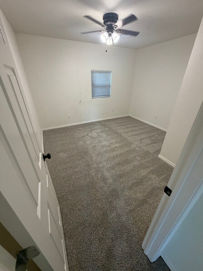 Foto del edificio - 2807 E 3rd St
