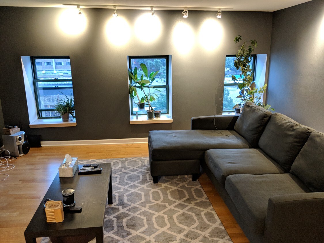 270 E Highland Ave, Milwaukee, WI 53202 Condo for Rent in Milwaukee