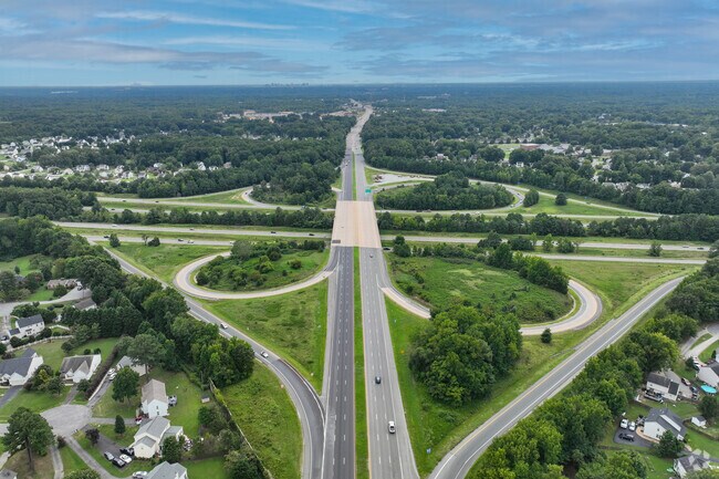 Brook Road and the I-295 Interchange are main roadways that run through Glen Allen.
