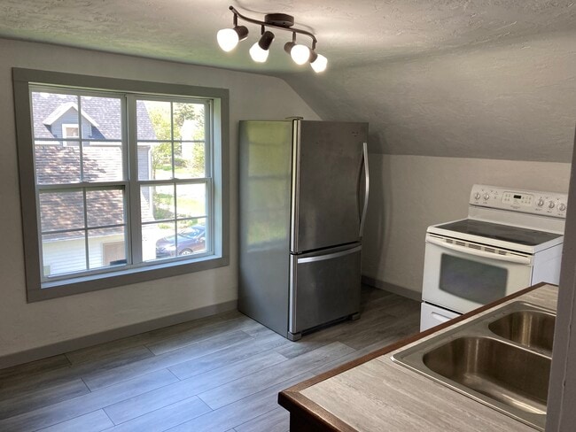 Kitchen - 819 N Superior St