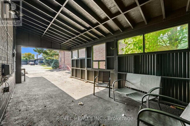 Photo du bâtiment - 63 Crosland Dr