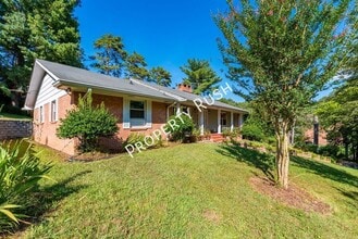 Building Photo - 303 Windmere Dr