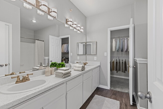 Building Photo - Settler's Gate