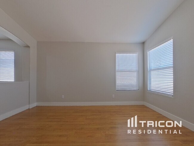 Foto del edificio - 9126 W Serrano St