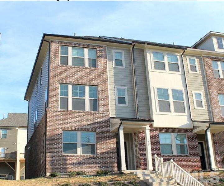 Primary Photo - 1401 Town Home Dr