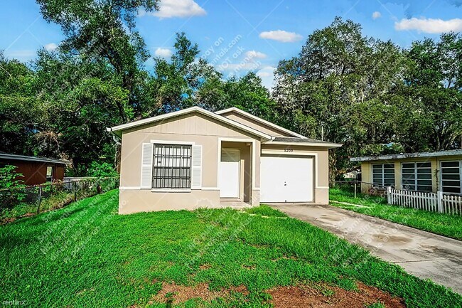 Foto del edificio - 3 br, 2 bath House - 8209 N Elmer St