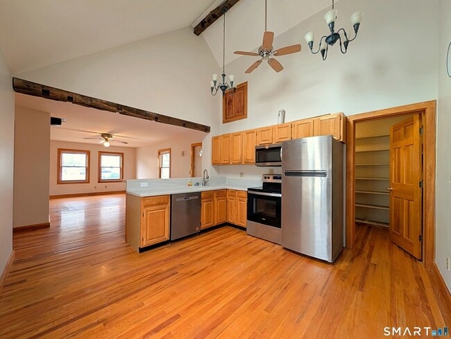 Building Photo - 434 Main St