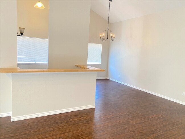 Foto del edificio - 2414 Woven Wood Ln