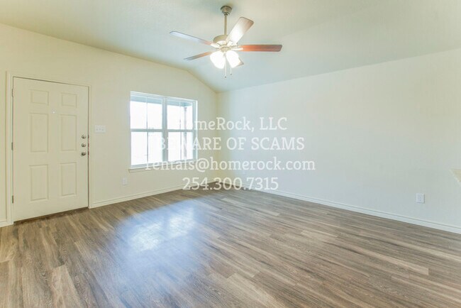 Building Photo - 3106 Stonewall Drive Unit A