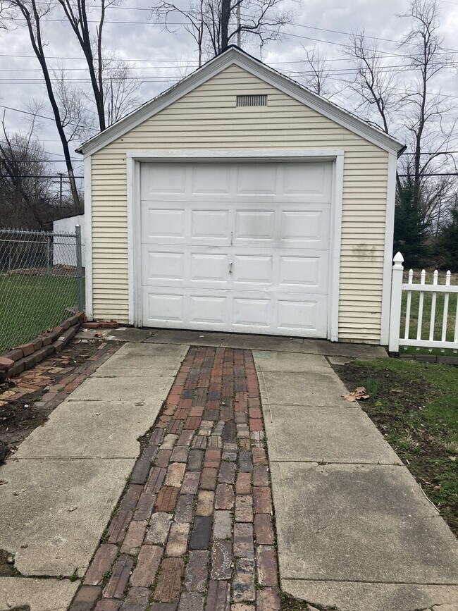 Building Photo - 1726 Sunnymede