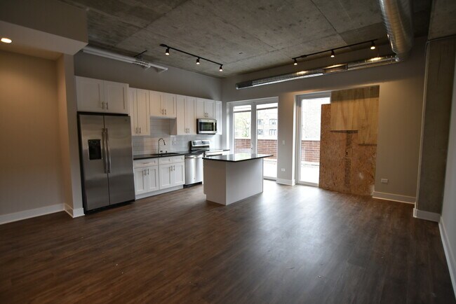 Building Photo - 3833 N Broadway