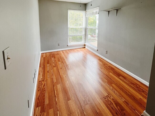 Foto del edificio - 1440 Seneca Dr