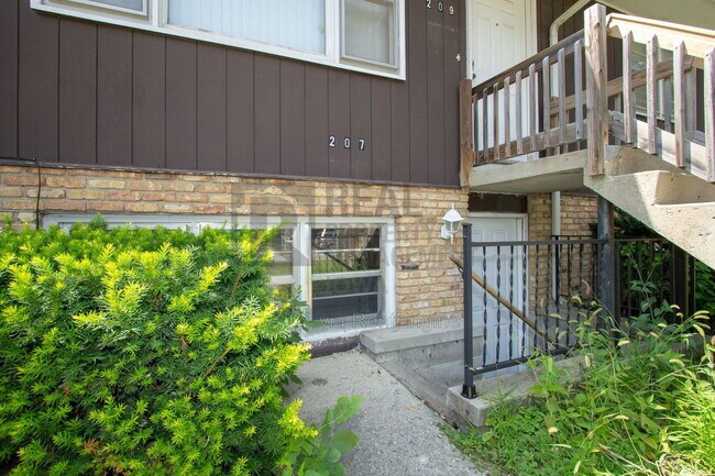 Foto del edificio - 207 Todd Cir