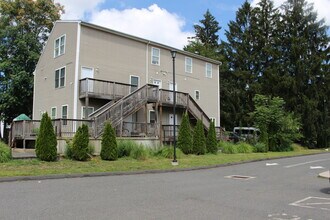 Building Photo - 142 Park St