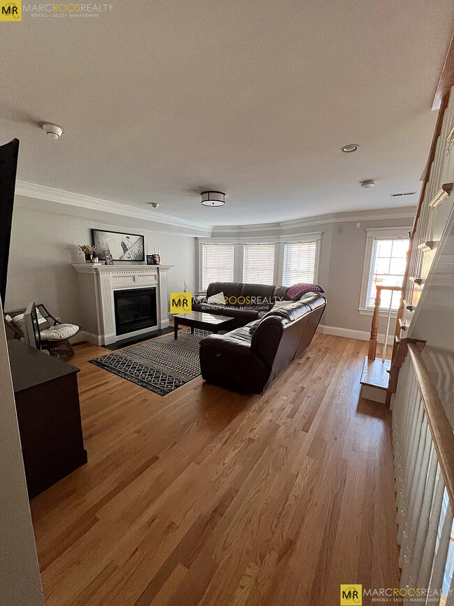 Building Photo - 153 D St