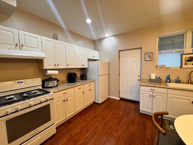 Foto del edificio - 2833 W 66th St