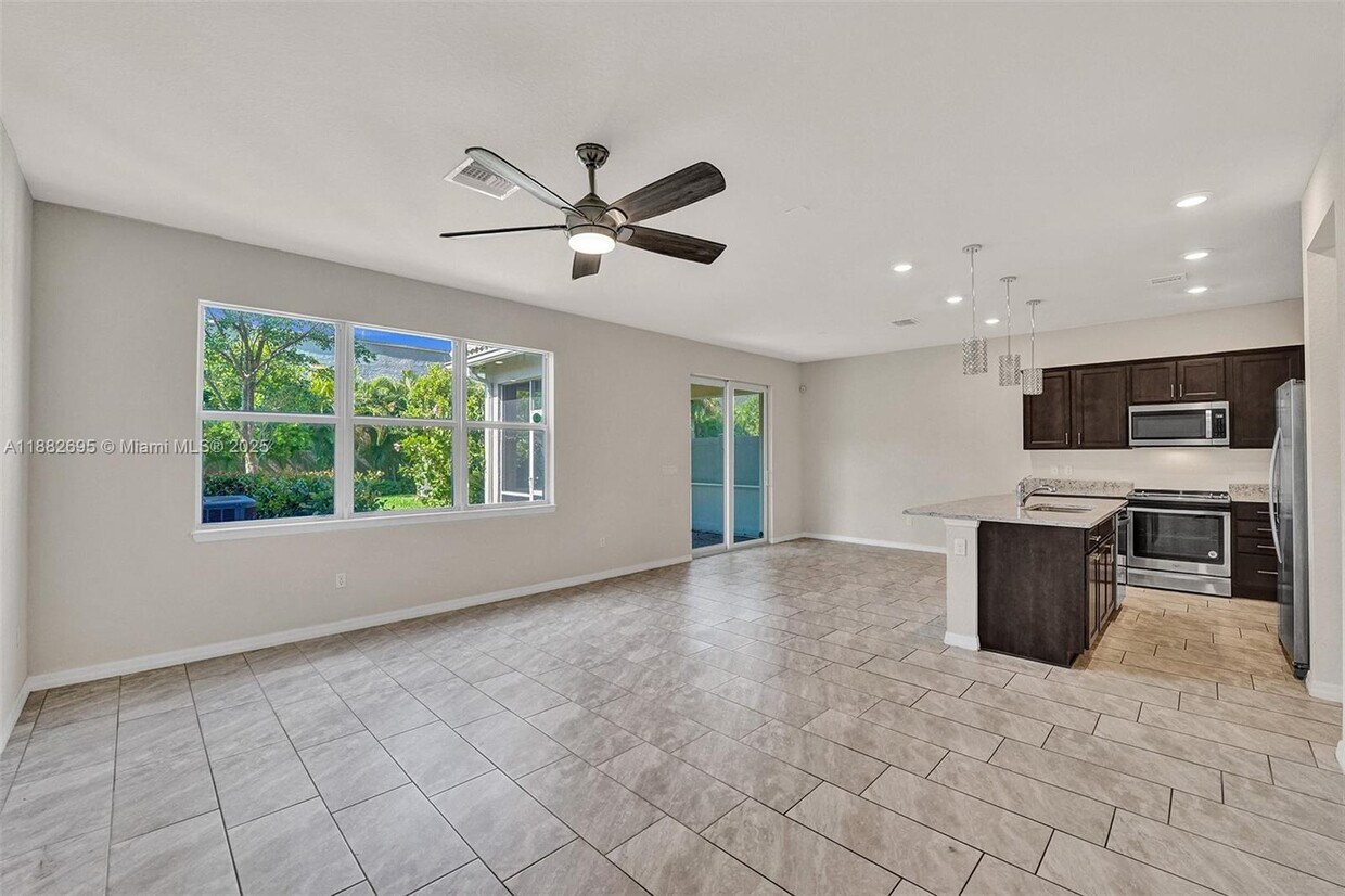 Foto principal - 4764 Eucalyptus Dr