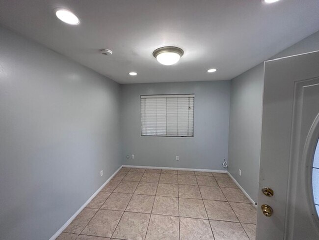 Building Photo - Charming 2 bed+1 bath + bonus office avaii...