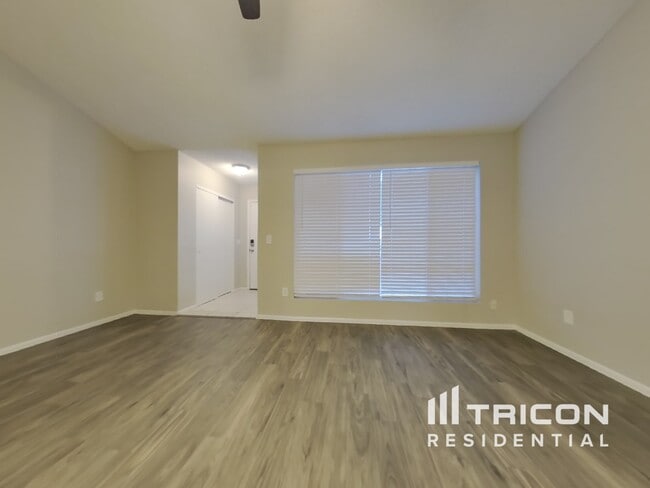 Building Photo - 8801 W Meadowbrook Avenue Phoenix AZ