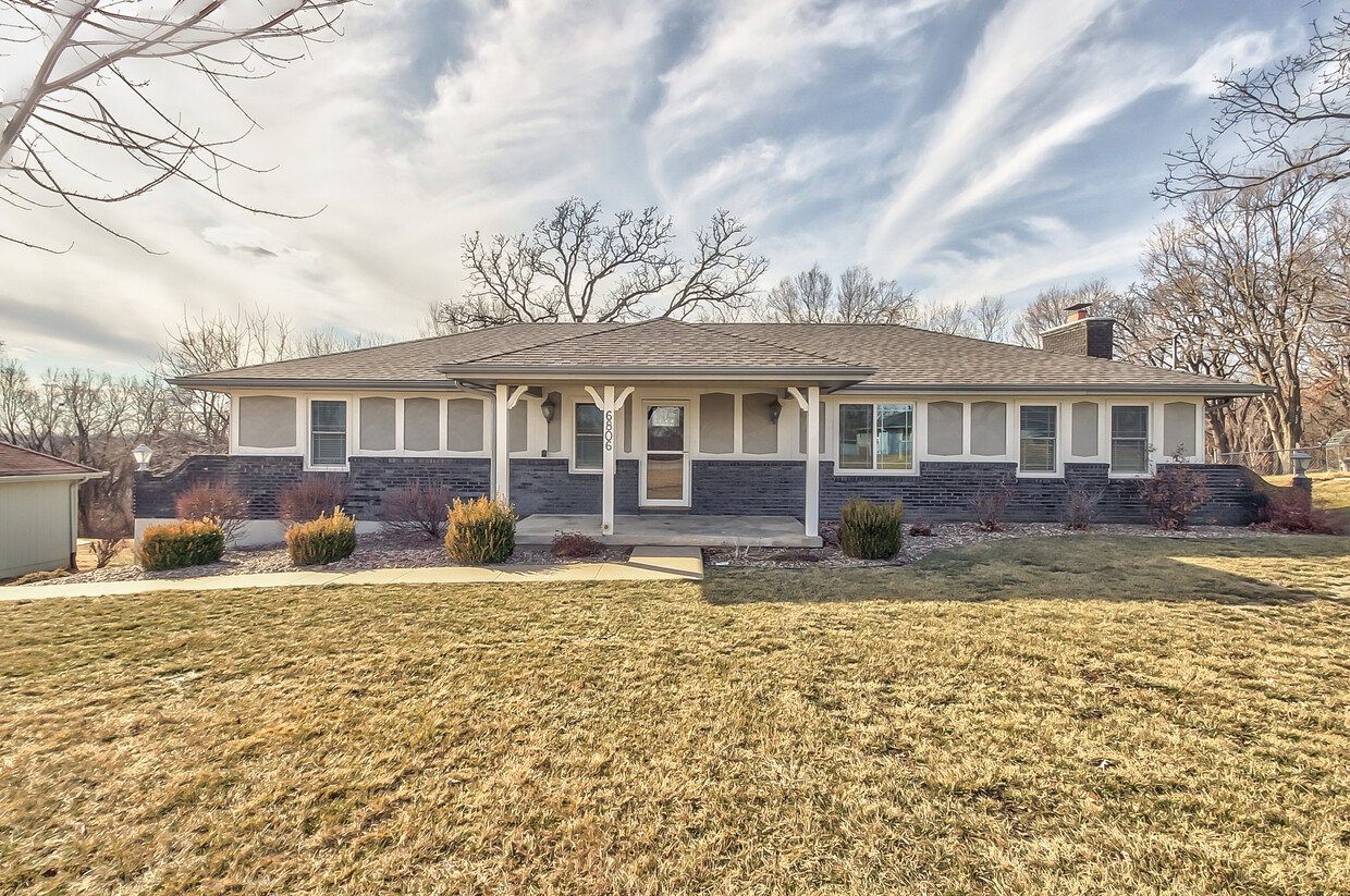 Primary Photo - 6806 Renner Rd