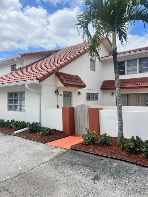 Foto principal - 3200 Coral Springs Dr