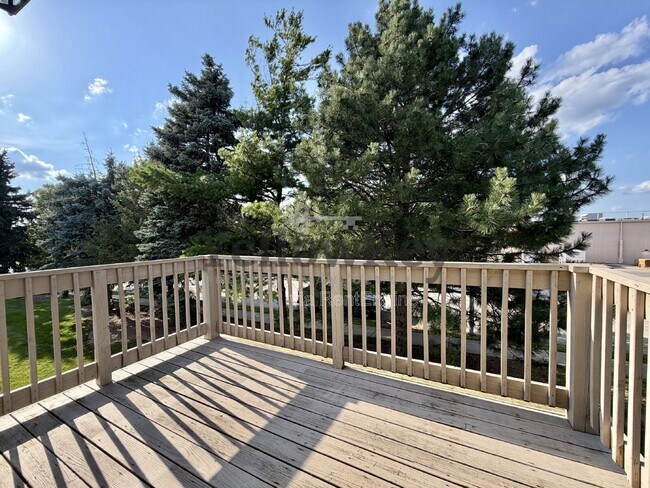 Foto del edificio - 272 Blue Spruce Ln