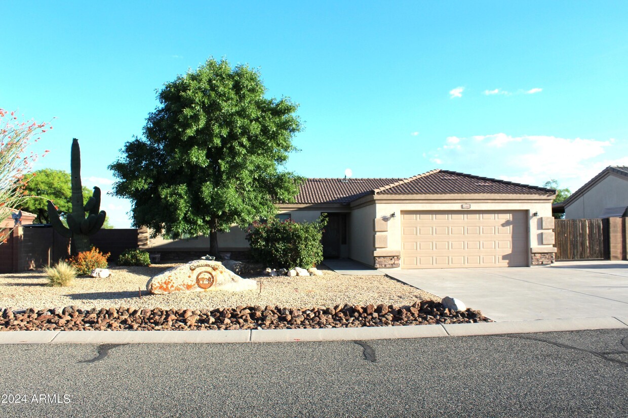 Foto principal - 22601 Weaver Valley Dr