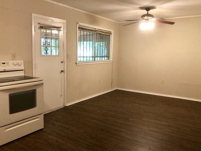 Building Photo - 438 Queen Julianna Ln