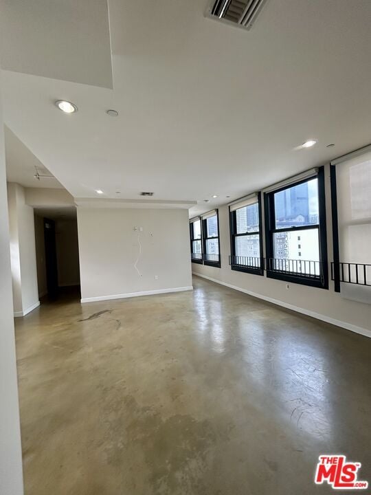 Foto del edificio - 315 W 5th St