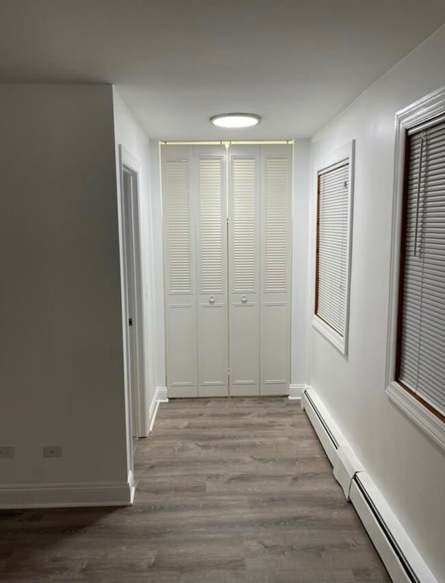 Living Area - Facing Closet - 426 W Barry Ave