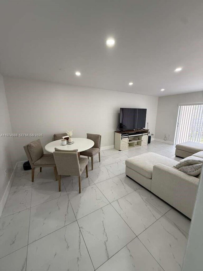 Foto del edificio - 7727 SW 86th St