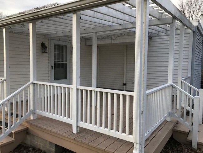 Building Photo - 604 Blue Eagle Ave