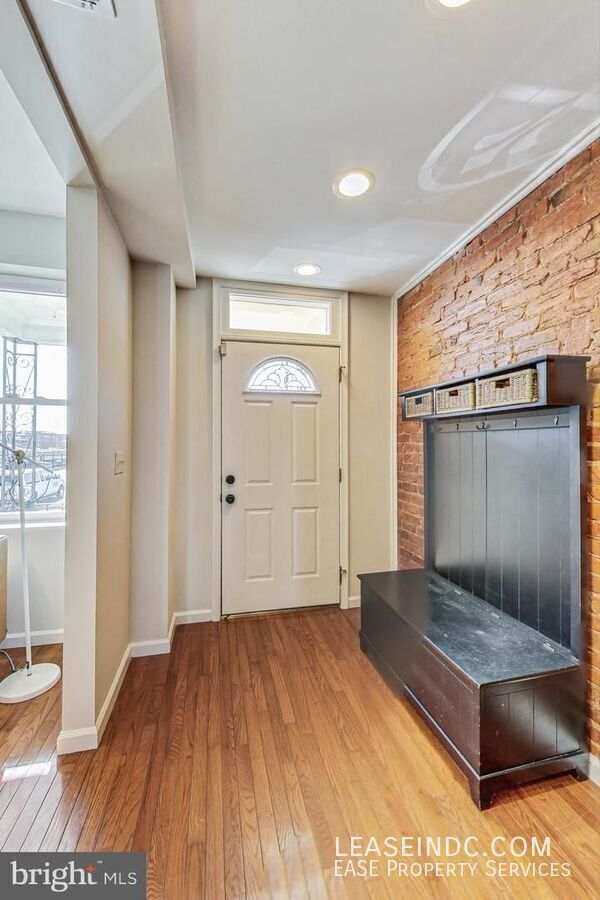 Foto del edificio - 535 Gresham Pl NW