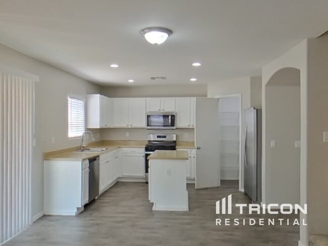 Building Photo - 4102 S 62nd Ln