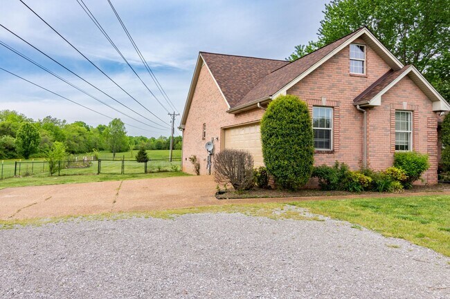 Foto del edificio - 3 Bed, 2 Bath, 2350sqft, 5.86acres