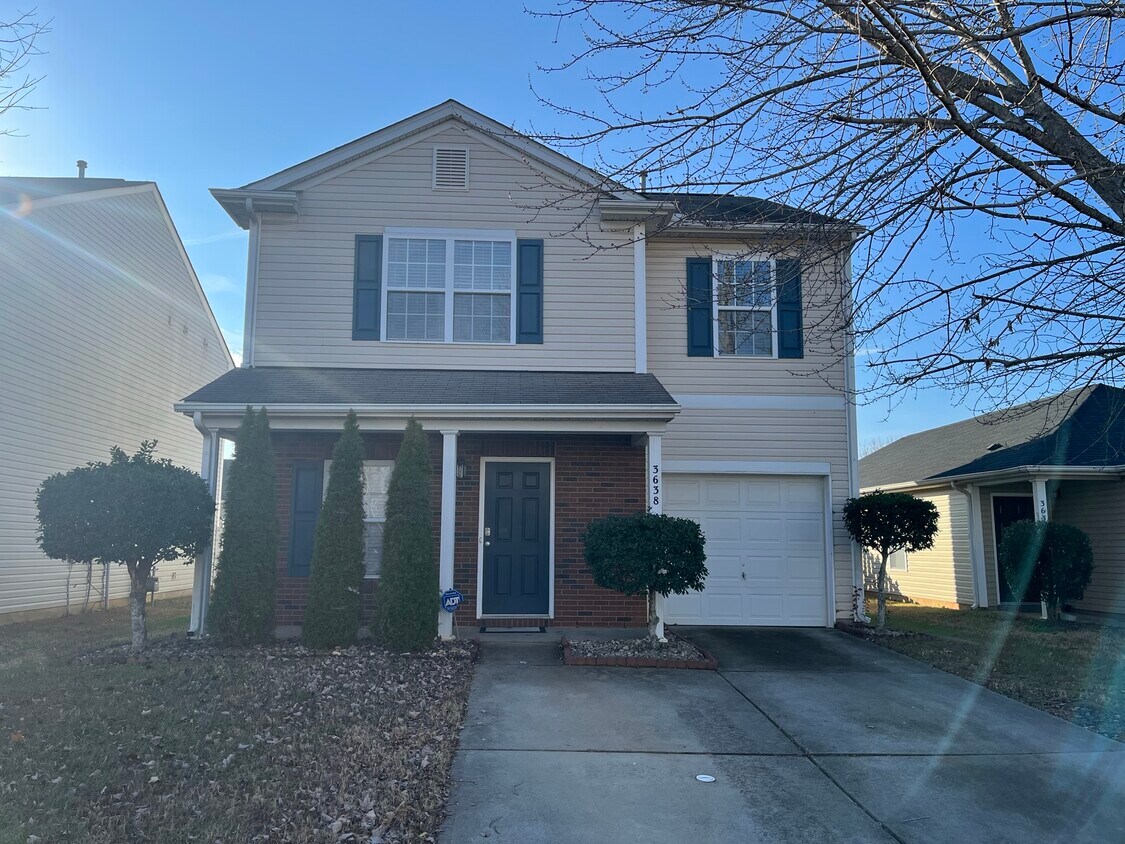 Foto principal - 3638 Charterhall Ln