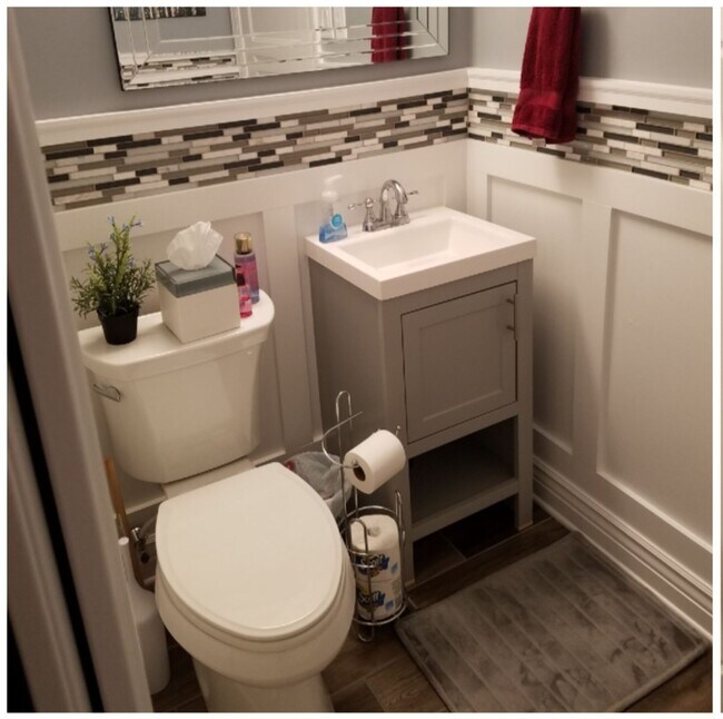 Cuarto de baño en el piso principal - 5200 Hilltop Dr