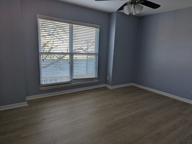 Foto del edificio - 513 N Graham St