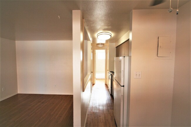 Building Photo - 2035 S Josephine St