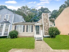 Building Photo - 2033 Charter Manor