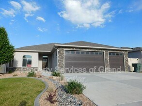 Building Photo - 683 Strathearn Dr